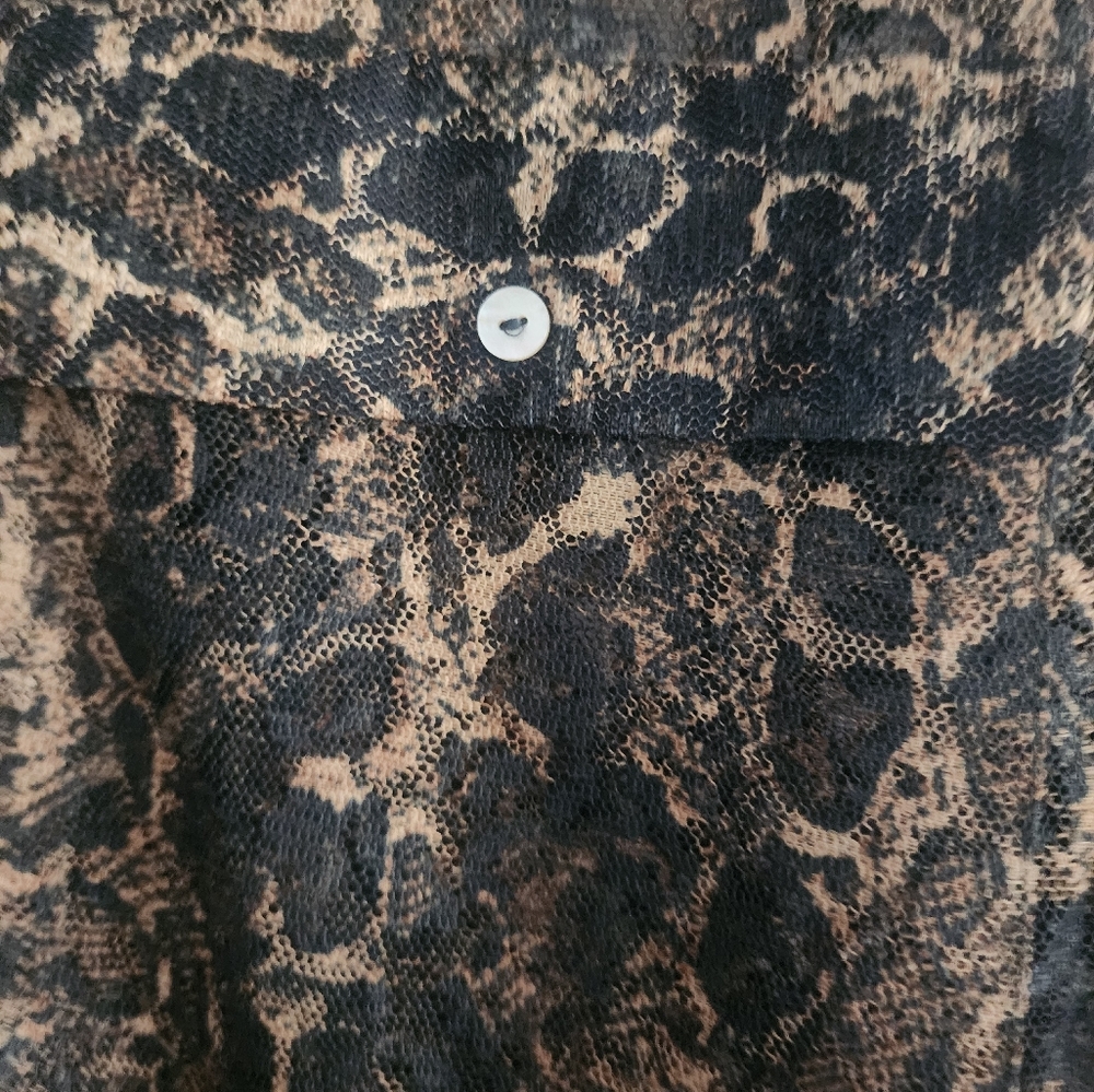 Zara Snakeskin print lace blouse with 2 front pockets. Size S - Picture 6 of 10